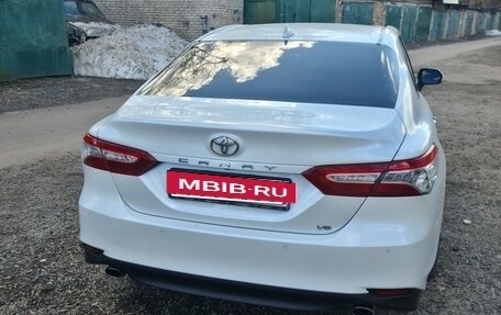 Toyota Camry, 2022 год, 3 750 000 рублей, 5 фотография