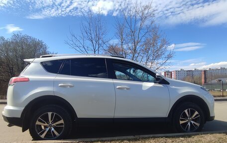 Toyota RAV4, 2017 год, 2 870 000 рублей, 6 фотография