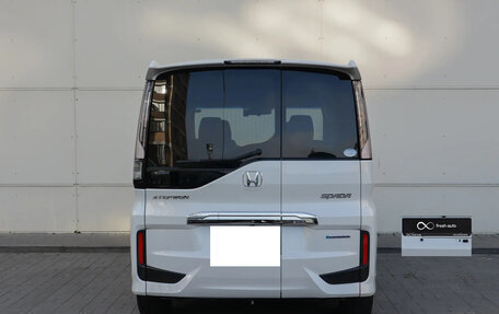 Honda Stepwgn IV, 2017 год, 2 350 000 рублей, 3 фотография