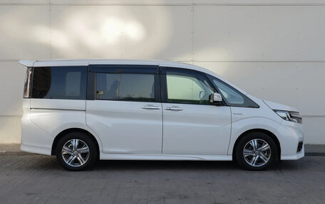 Honda Stepwgn IV, 2017 год, 2 350 000 рублей, 4 фотография