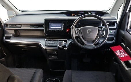 Honda Stepwgn IV, 2017 год, 2 350 000 рублей, 5 фотография