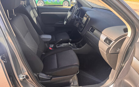 Mitsubishi Outlander III рестайлинг 3, 2013 год, 1 500 000 рублей, 9 фотография