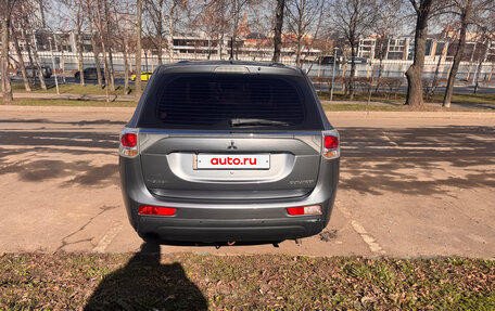 Mitsubishi Outlander III рестайлинг 3, 2013 год, 1 500 000 рублей, 4 фотография