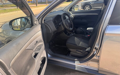 Mitsubishi Outlander III рестайлинг 3, 2013 год, 1 500 000 рублей, 13 фотография