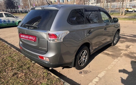 Mitsubishi Outlander III рестайлинг 3, 2013 год, 1 500 000 рублей, 3 фотография