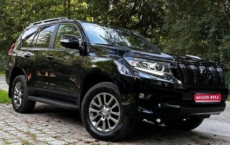 Toyota Land Cruiser Prado 150 рестайлинг 2, 2018 год, 4 300 000 рублей, 1 фотография