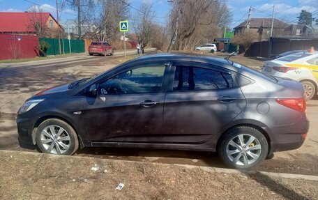 Hyundai Solaris II рестайлинг, 2013 год, 850 000 рублей, 4 фотография