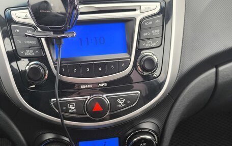 Hyundai Solaris II рестайлинг, 2012 год, 810 000 рублей, 11 фотография