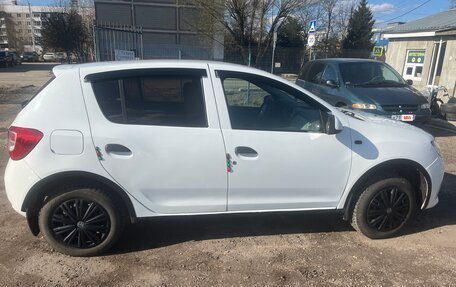 Renault Sandero II рестайлинг, 2015 год, 650 000 рублей, 2 фотография