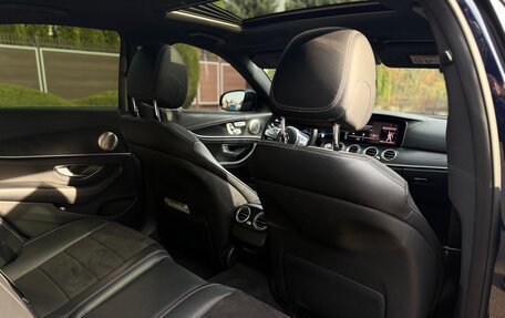 Mercedes-Benz E-Класс, 2017 год, 3 500 000 рублей, 21 фотография