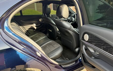 Mercedes-Benz E-Класс, 2017 год, 3 500 000 рублей, 22 фотография