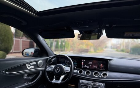 Mercedes-Benz E-Класс, 2017 год, 3 500 000 рублей, 19 фотография