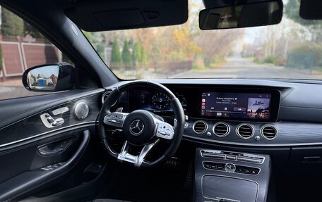 Mercedes-Benz E-Класс, 2017 год, 3 500 000 рублей, 24 фотография