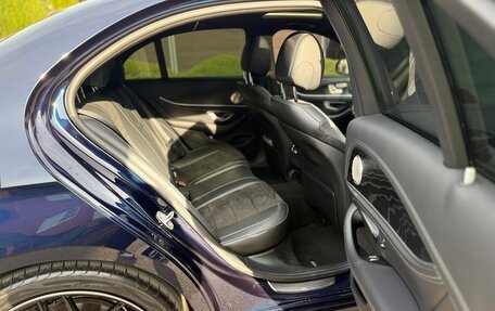 Mercedes-Benz E-Класс, 2017 год, 3 500 000 рублей, 23 фотография