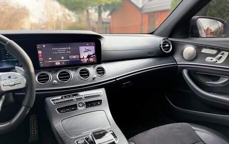 Mercedes-Benz E-Класс, 2017 год, 3 500 000 рублей, 28 фотография