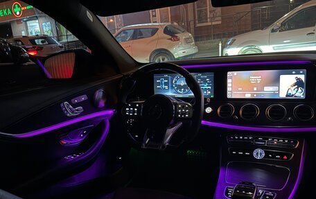 Mercedes-Benz E-Класс, 2017 год, 3 500 000 рублей, 29 фотография