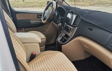 Hyundai H-1 II рестайлинг, 2018 год, 2 400 000 рублей, 3 фотография