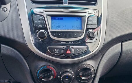 Hyundai Solaris II рестайлинг, 2013 год, 830 000 рублей, 13 фотография