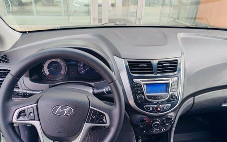 Hyundai Solaris II рестайлинг, 2013 год, 830 000 рублей, 9 фотография