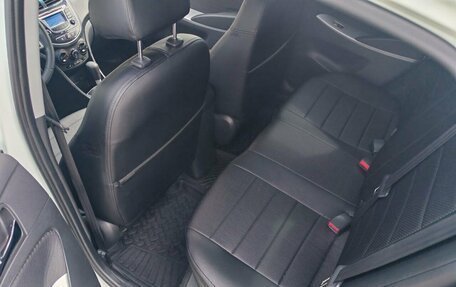 Hyundai Solaris II рестайлинг, 2013 год, 830 000 рублей, 14 фотография