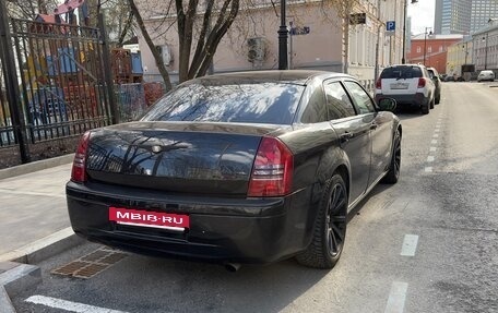 Chrysler 300C II, 2004 год, 1 180 000 рублей, 3 фотография