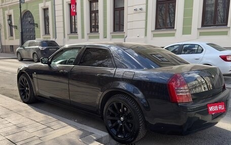 Chrysler 300C II, 2004 год, 1 180 000 рублей, 4 фотография