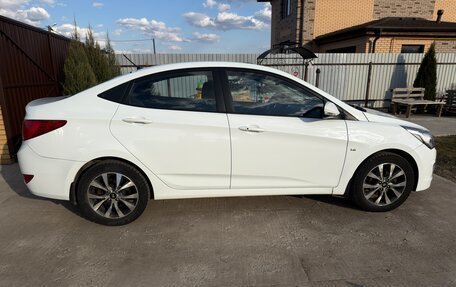 Hyundai Solaris II рестайлинг, 2015 год, 1 300 000 рублей, 3 фотография