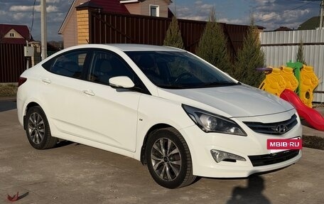 Hyundai Solaris II рестайлинг, 2015 год, 1 300 000 рублей, 2 фотография