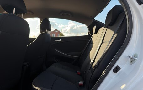 Hyundai Solaris II рестайлинг, 2015 год, 1 300 000 рублей, 24 фотография