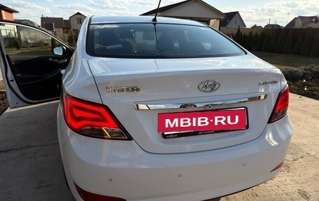 Hyundai Solaris II рестайлинг, 2015 год, 1 300 000 рублей, 28 фотография