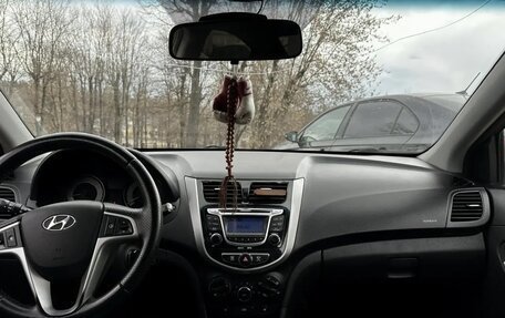 Hyundai Solaris II рестайлинг, 2011 год, 799 999 рублей, 13 фотография