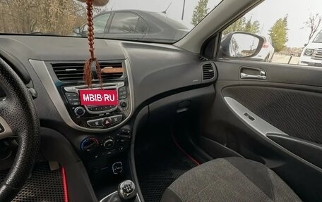 Hyundai Solaris II рестайлинг, 2011 год, 799 999 рублей, 12 фотография