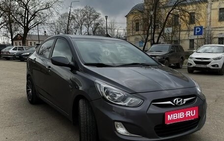Hyundai Solaris II рестайлинг, 2011 год, 799 999 рублей, 4 фотография