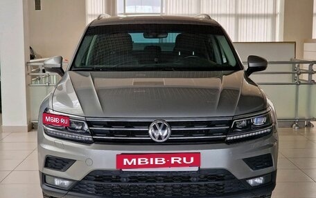 Volkswagen Tiguan II, 2017 год, 2 390 000 рублей, 2 фотография