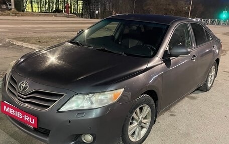 Toyota Camry, 2011 год, 975 000 рублей, 2 фотография