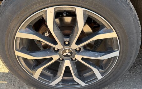 Mitsubishi Outlander III рестайлинг 3, 2006 год, 900 000 рублей, 8 фотография