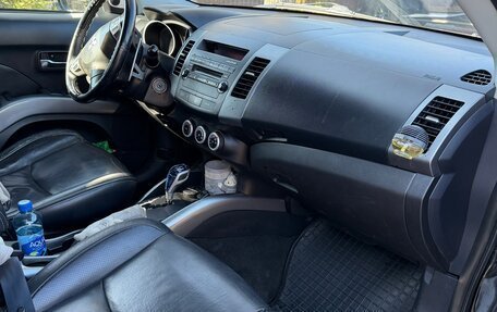 Mitsubishi Outlander III рестайлинг 3, 2006 год, 900 000 рублей, 11 фотография