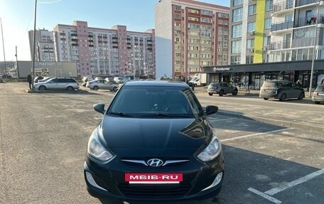 Hyundai Solaris II рестайлинг, 2012 год, 700 000 рублей, 2 фотография