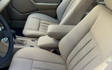 Mercedes-Benz E-Класс, 1992 год, 1 160 000 рублей, 17 фотография