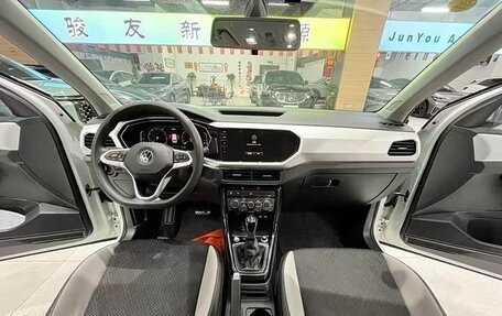 Volkswagen T-Cross I, 2023 год, 1 390 000 рублей, 6 фотография