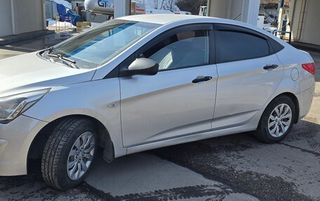 Hyundai Solaris II рестайлинг, 2015 год, 700 000 рублей, 1 фотография