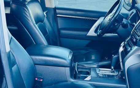 Toyota Land Cruiser 200, 2013 год, 4 000 000 рублей, 24 фотография