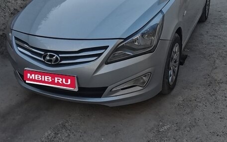 Hyundai Solaris II рестайлинг, 2015 год, 700 000 рублей, 17 фотография