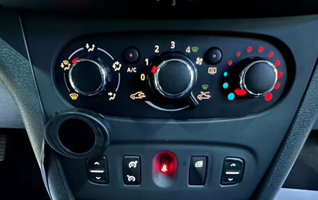 Renault Logan II, 2016 год, 750 000 рублей, 12 фотография