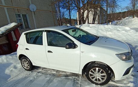 Renault Sandero II рестайлинг, 2020 год, 890 000 рублей, 2 фотография