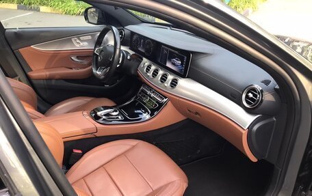 Mercedes-Benz E-Класс, 2016 год, 3 100 000 рублей, 3 фотография