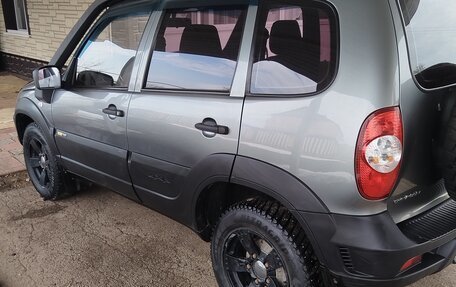 Chevrolet Niva I рестайлинг, 2015 год, 700 000 рублей, 5 фотография