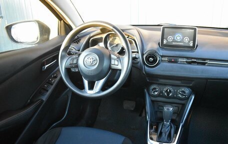 Toyota Yaris, 2017 год, 1 419 999 рублей, 8 фотография