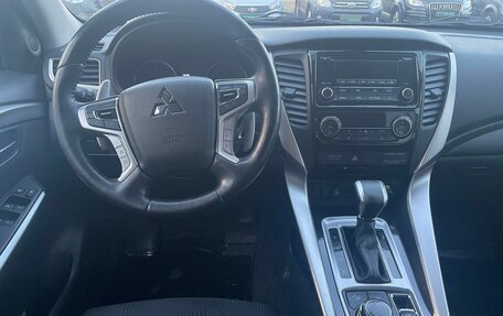 Mitsubishi Pajero Sport III рестайлинг, 2017 год, 3 264 000 рублей, 9 фотография