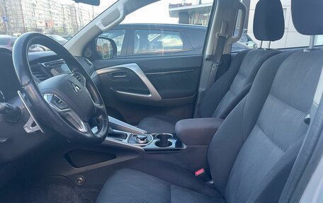 Mitsubishi Pajero Sport III рестайлинг, 2017 год, 3 264 000 рублей, 13 фотография